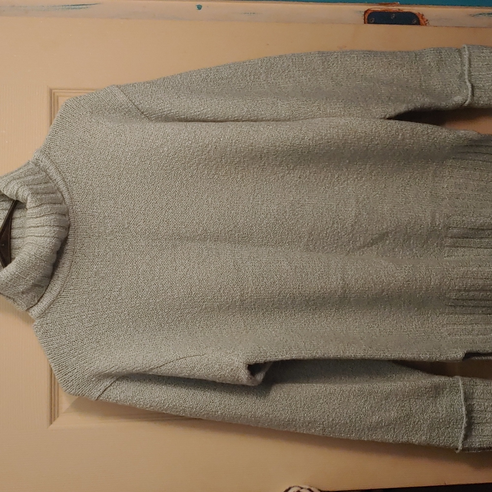 Sweater - Picture 1 of 4